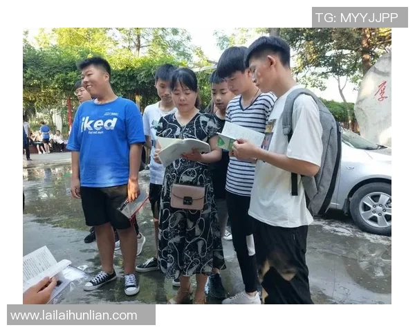 从绿茵少年到世界巨星一段关于足球梦想与奋斗的传奇故事 从绿茵少年到世界巨星一段关于足球梦想与奋斗的传奇故事