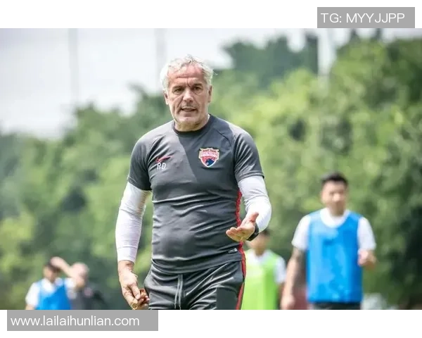 足球巨星脚下功夫全解析带你看懂顶级球员技术与比赛细节 足球巨星脚下功夫全解析带你看懂顶级球员技术与比赛细节