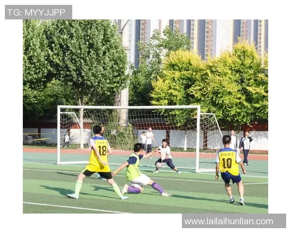 短袜足球球星崛起之路展现激情拼搏精神与绿茵场独特风采